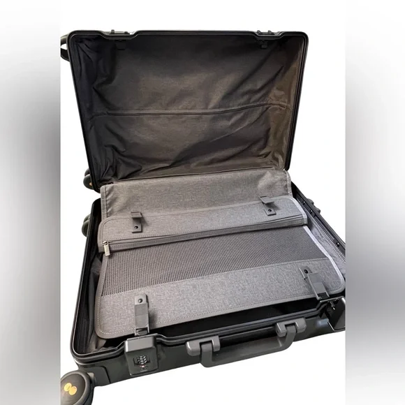 Level 8 Gibraltar Aluminum Carry-On 20" - Picture 6 of 9